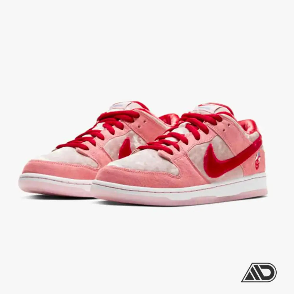 Dunk Low Strange Love